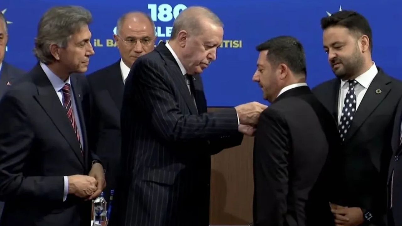 AKP rozeti sonrası ilk icraat! Rasim Arı'dan sığınmacı adımlarında geri vites: 'Beğenmeyen gitsin' demişti