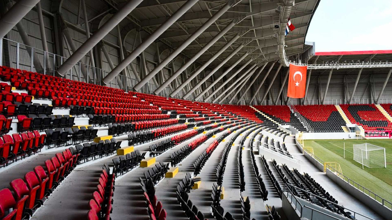 Süper Lig'e çıkar çıkmaz formasını değiştirdi