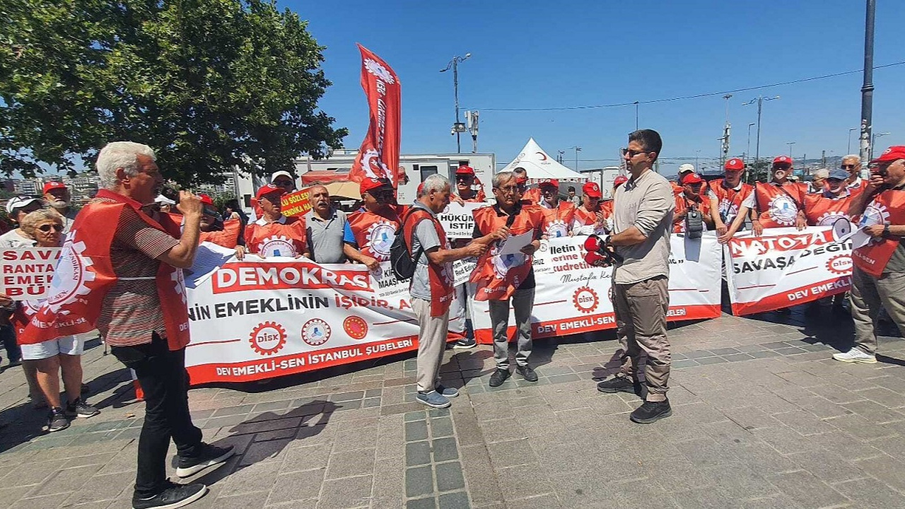 Emekli temmuz zammı öncesi Eminönü'nden haykırdı: "Faturayı biz ödemeyeceğiz"