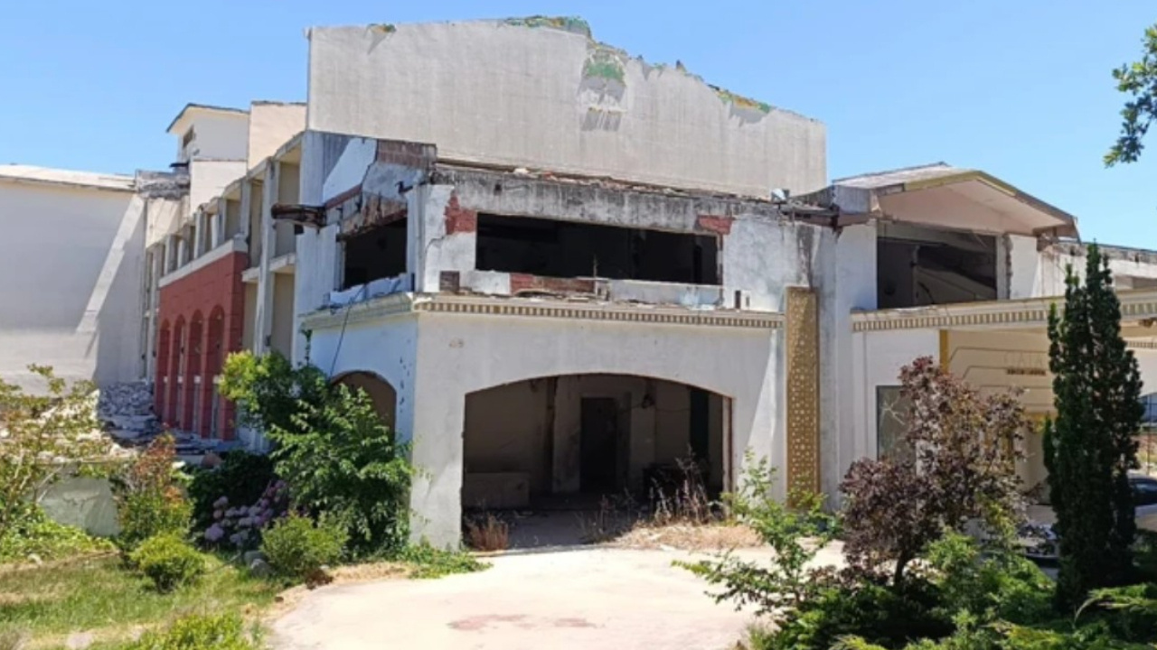 16 milyon dolarlık tesis enkaza döndü! 5 yıldızlı otel talan edildi