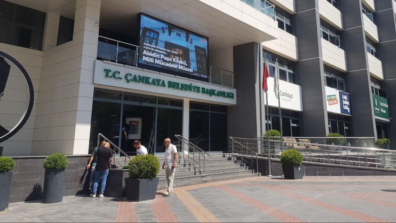 Murat Emir'den Çankaya Belediyesi önünde dayanışma çağrısı