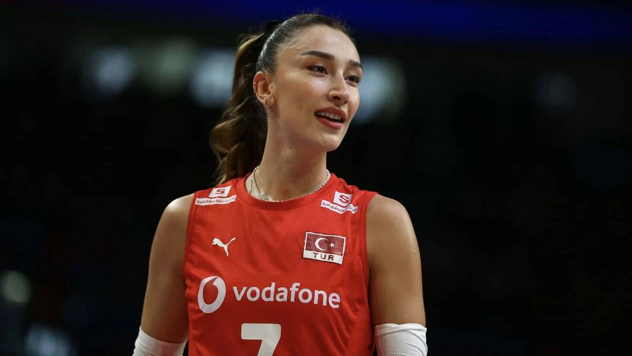 Japonya'dan döner dönmez soluğu yanında aldı: Hande Baladın yeni sevgilisiyle bankamatikte görüldü