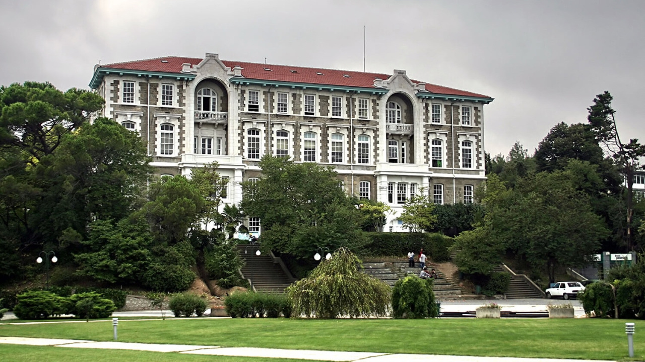 Kayyumun uzaklaştırdığı akademisyene Almanya'dan burs