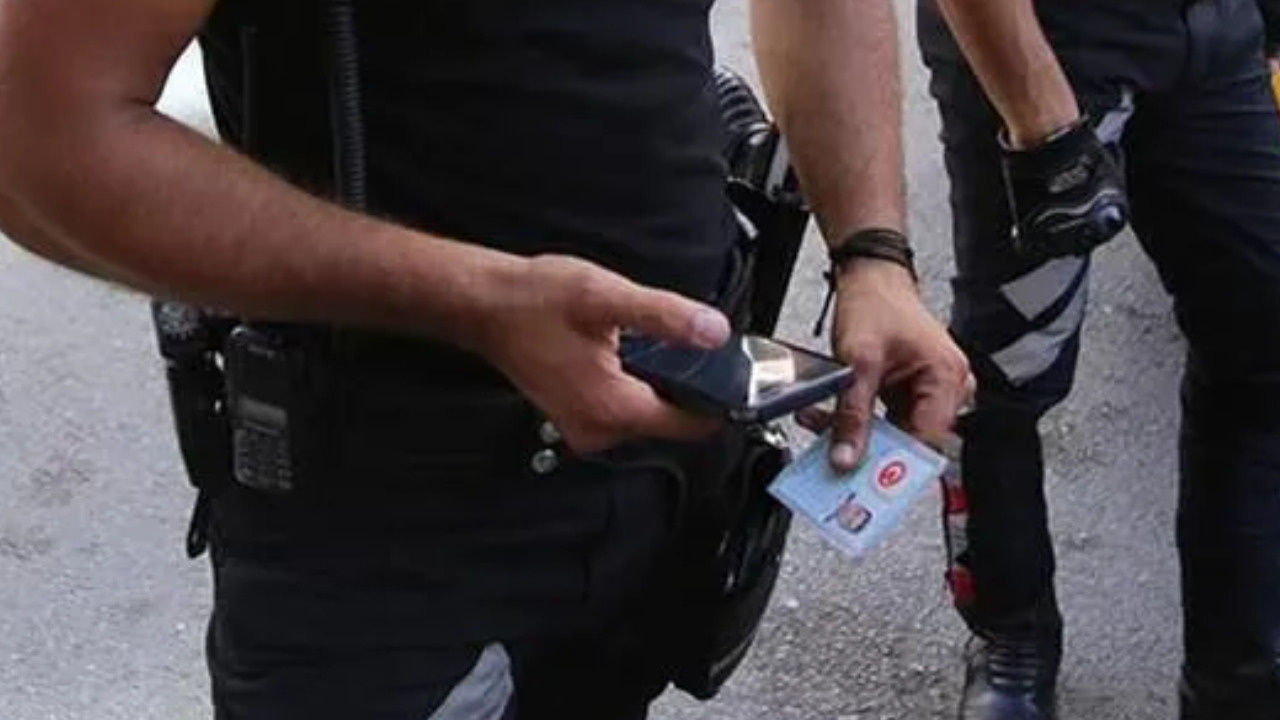 Suç örgütü memurlara GBT sorgusu yaptırmış! 50 kişiye gözaltı