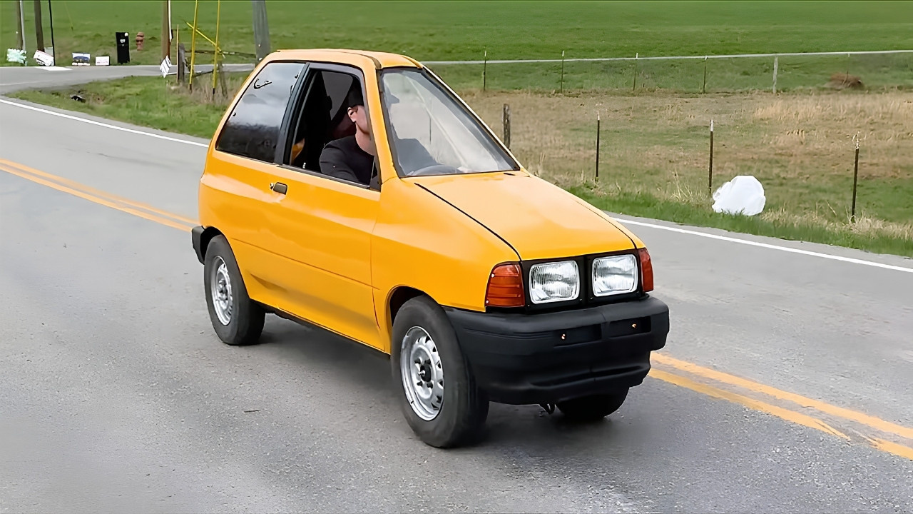 1988 model otomobili lazerle ikiye böldü: Trafikte gören gözlerine inanamadı