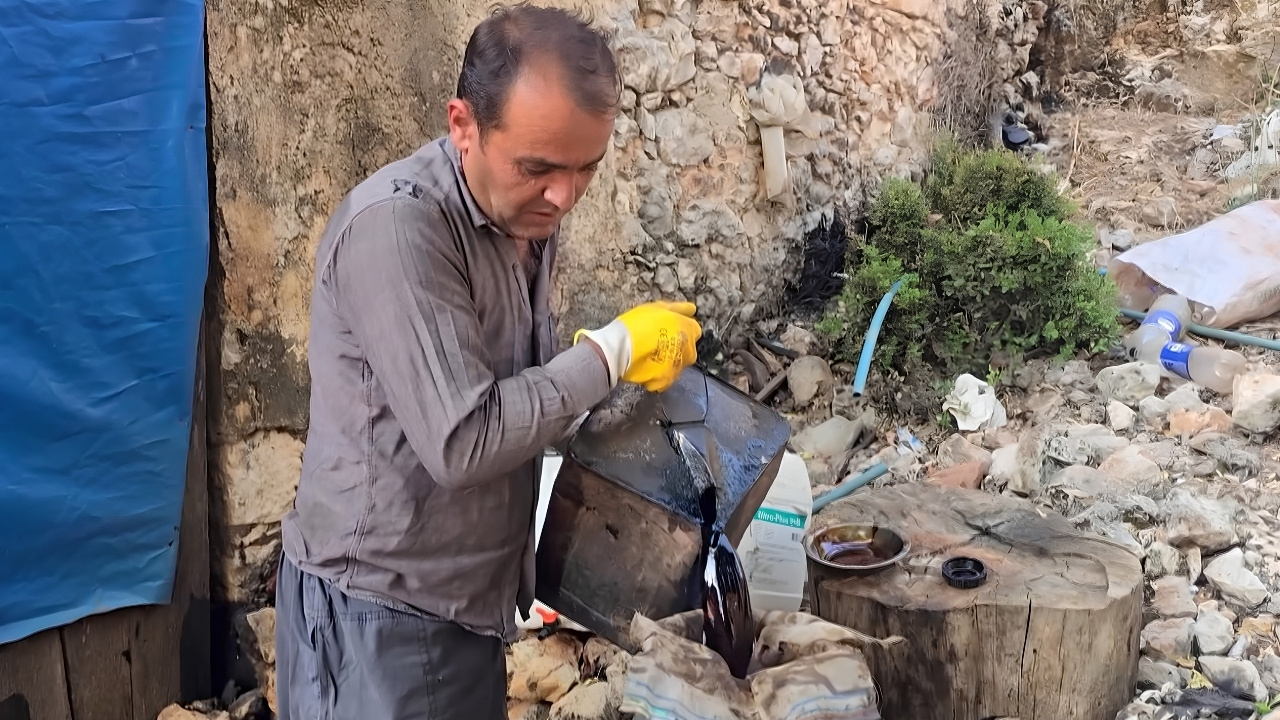 Çobanların vazgeçilmez ilacını üretiyor: Kilosunu 1000 liradan satıyor