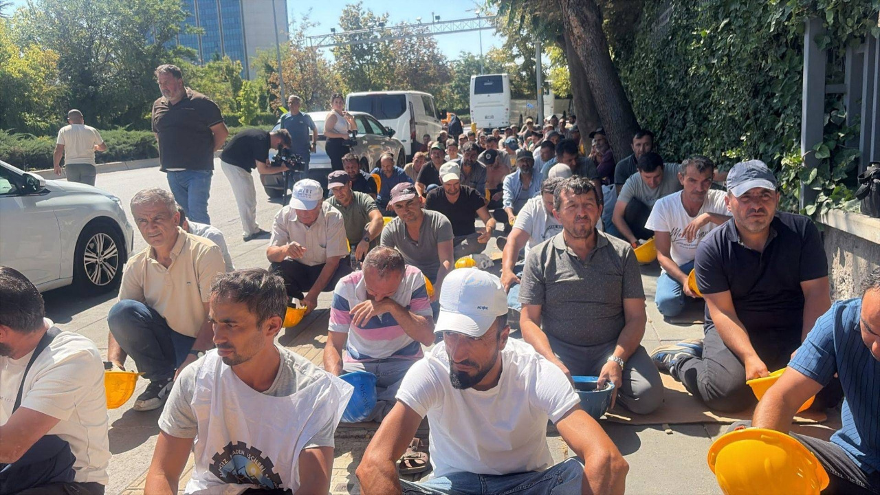 Madencilerin hak nöbeti 15'inci günde: Bakanlık kapıları yine kapalı
