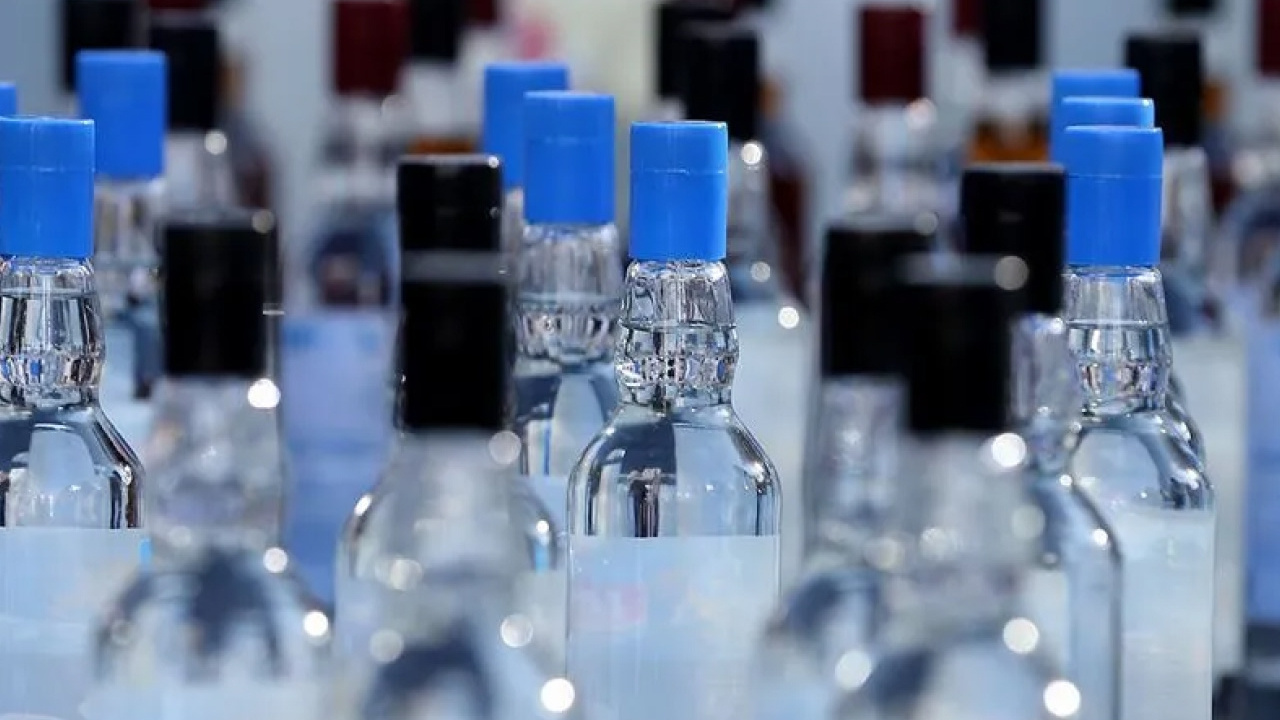 İzmir'de sahte içki operasyonu: Binlerce litre ele geçirildi