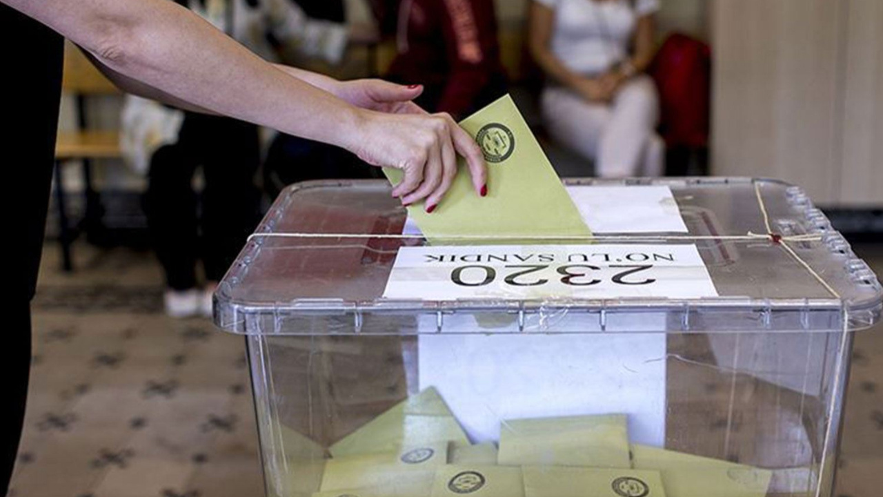 Kayyumdaki ilçede anket sonuçları ortaya çıktı! AKP'nin oyları eridi YENİ Parti zirveyi aldı