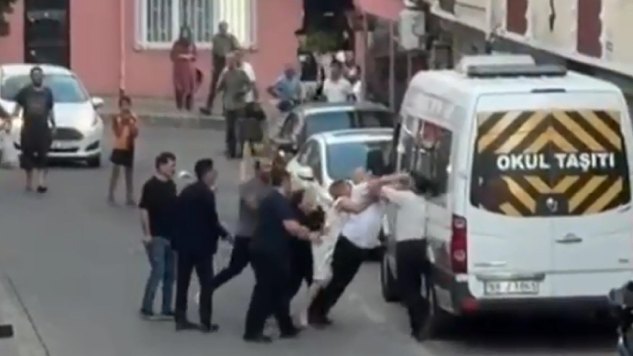 Sokak ortasında meydan muharebesi: Keser ve yumruklar havada uçuştu