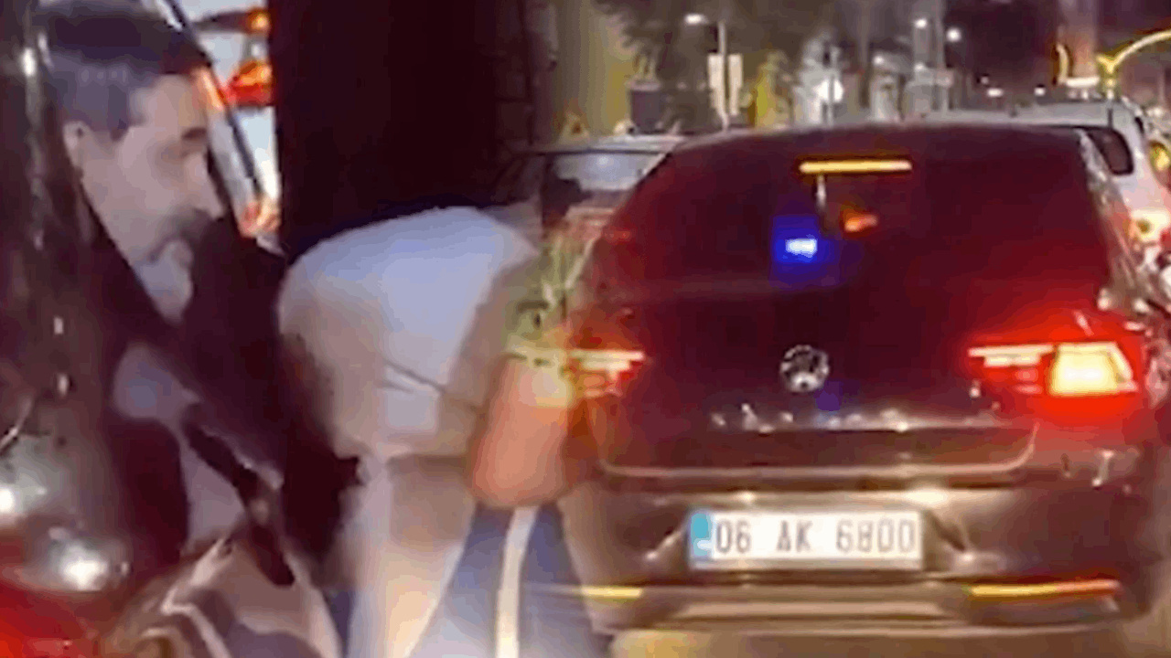 AKP'li Uğur Işılak konserden çıkar çıkmaz çakarlı aracına bindi! Polis koruması eşliğinde