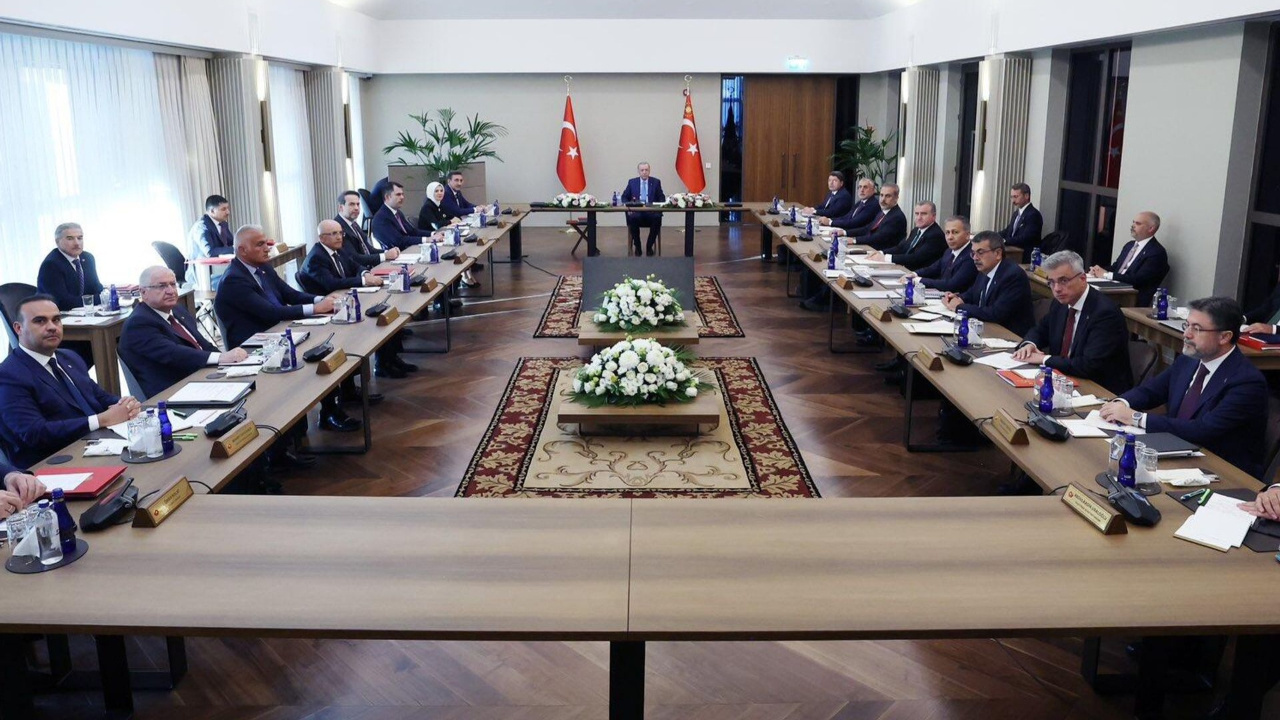 Kabine Ahlat'ta toplanıyor
