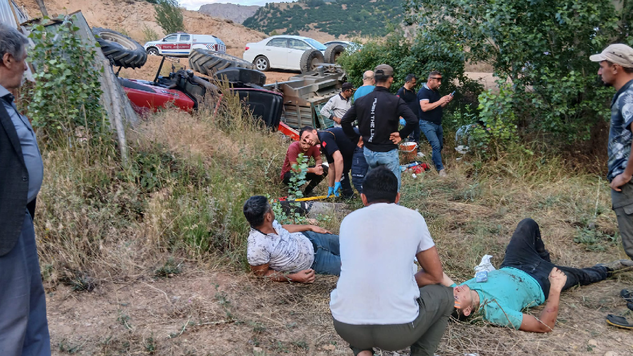 Traktör devrildi 4 kişi hastanelik oldu