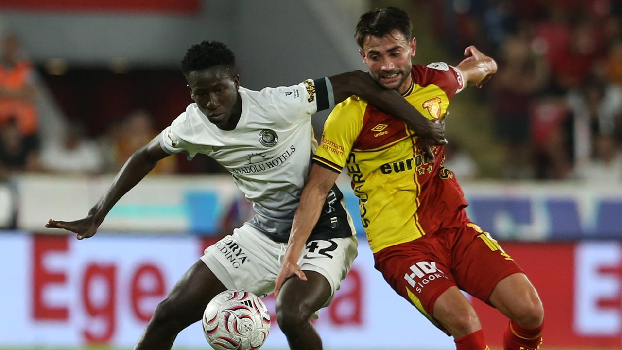 Süper Lig'e 2 bin dolara geldi: Premier Lig'e imza attı