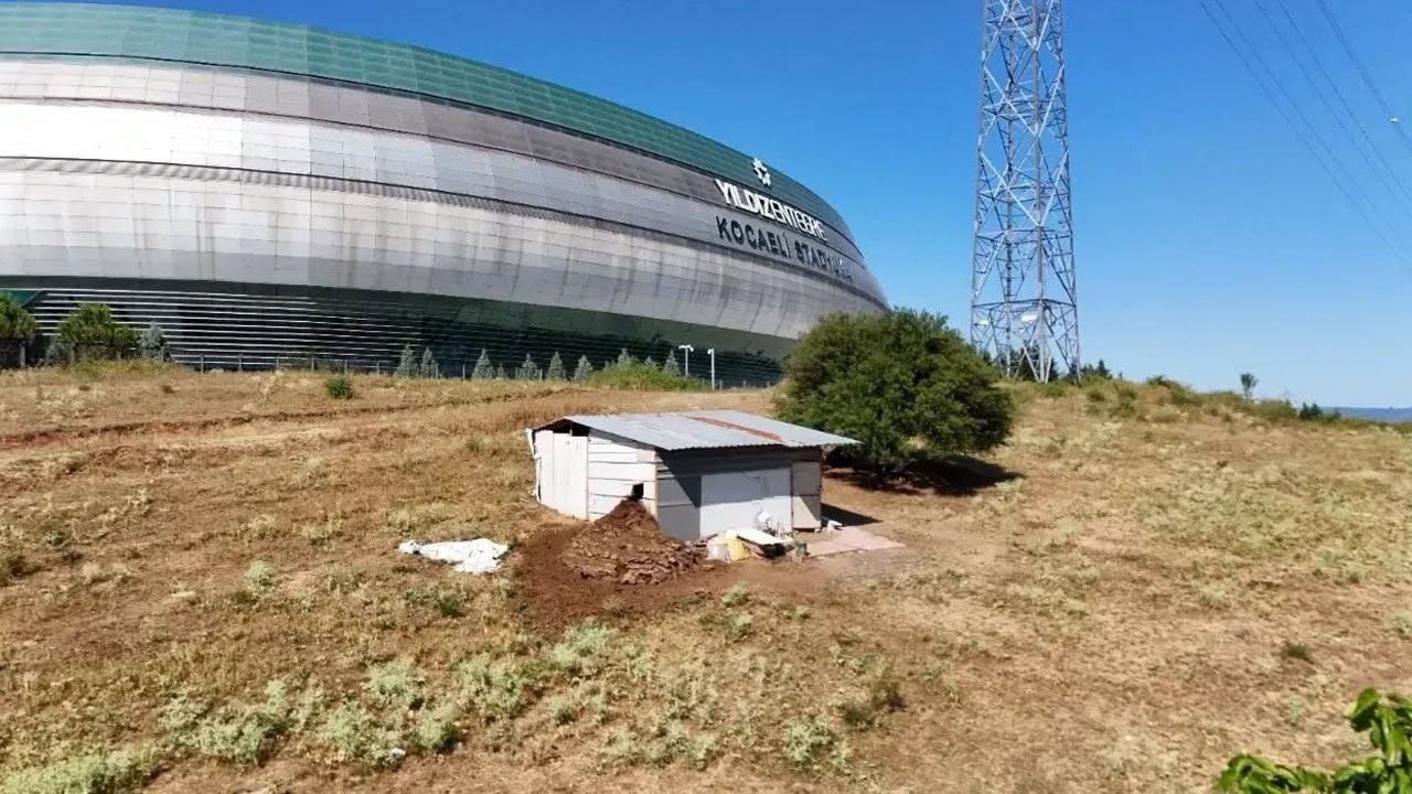 Koca stadı 75 bin liraya temizletti: Stat müdürü taraftardan özür diledi
