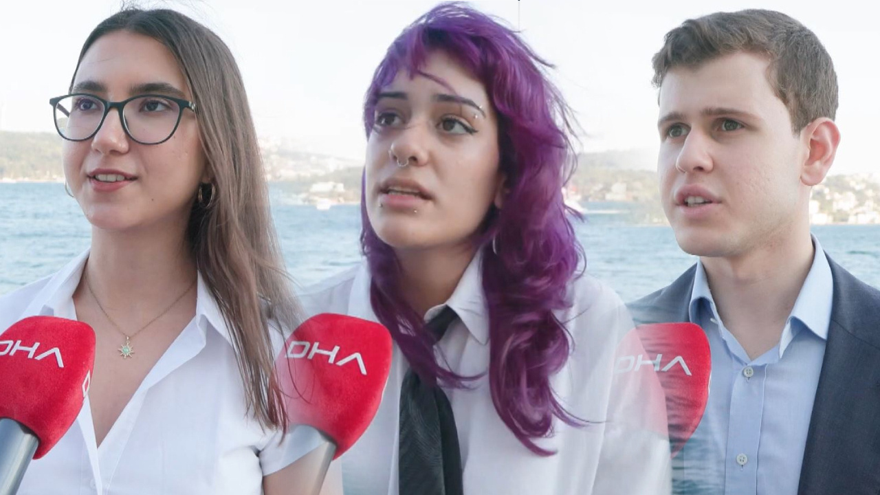 YKS'de birinci olan üç Kabataş Liseliye TOGG hediye edildi
