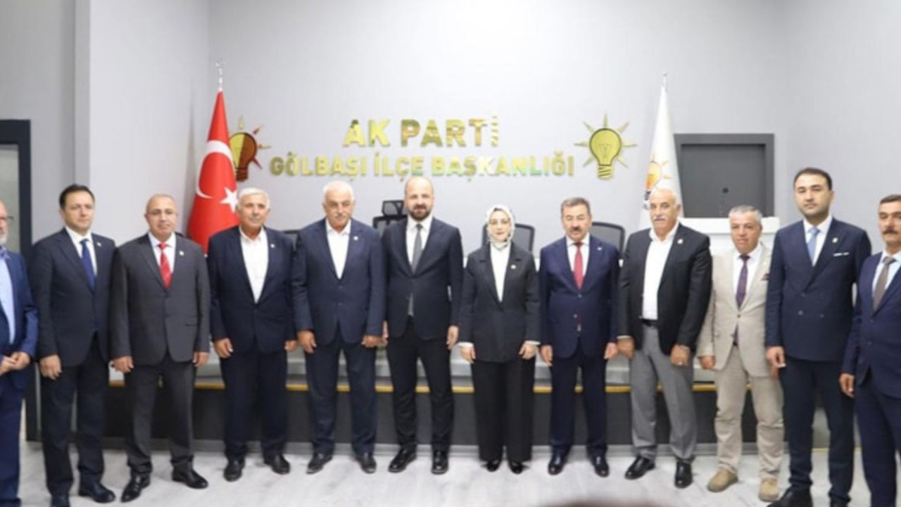 Ankara'da 6 CHP belediye meclis üyesi AKP'ye geçti