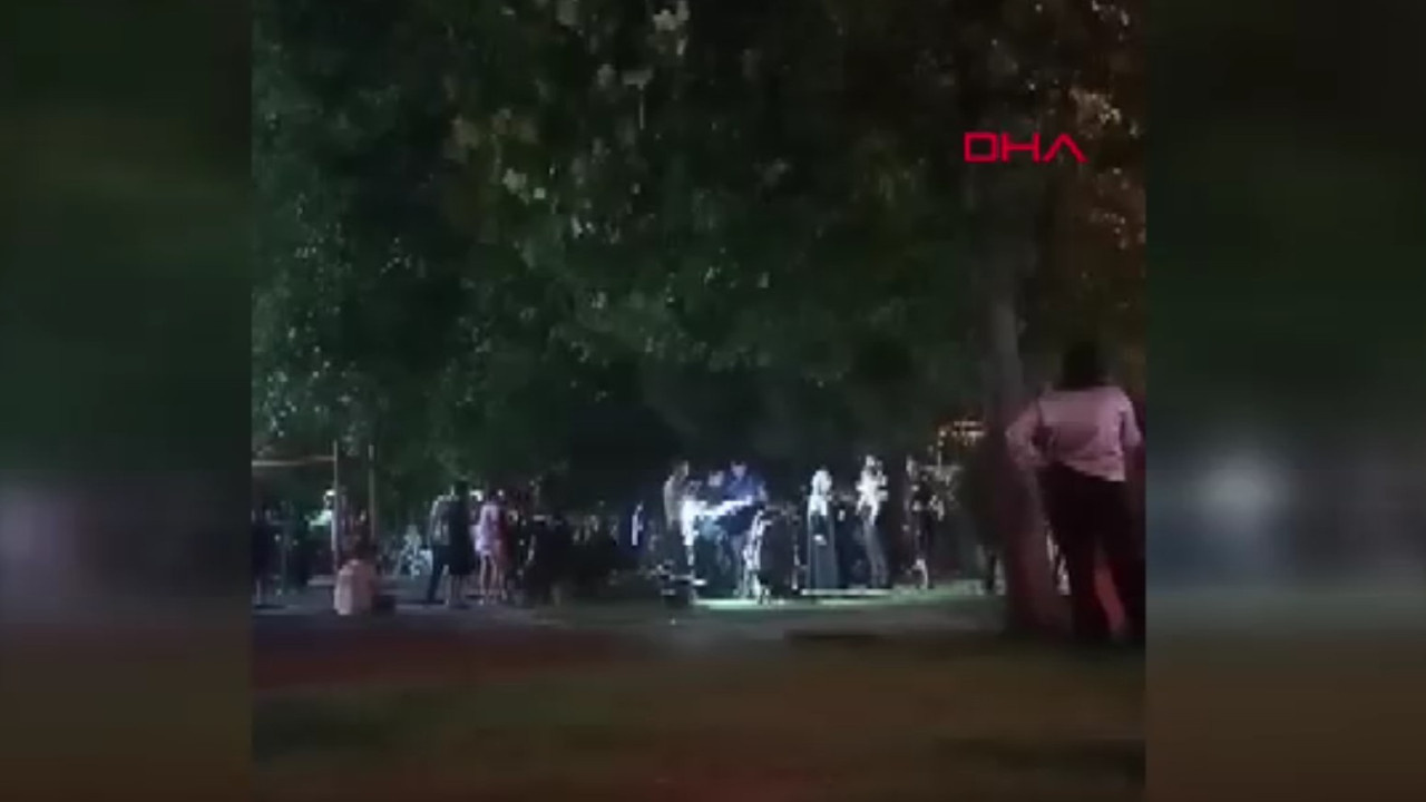 Bebeğini gezdiren anne pusetin içinde silah buldu