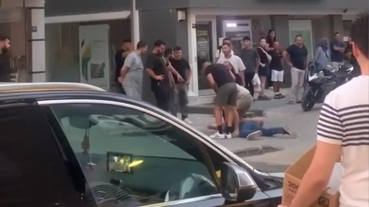 Kafeyi bastı: İşletmecinin kafasına sopayla saldırdı!