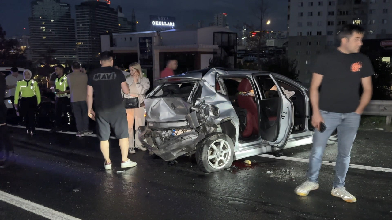 Esenyurt'ta 11 araç birbirine girdi: 2'si ağır 6 yaralı