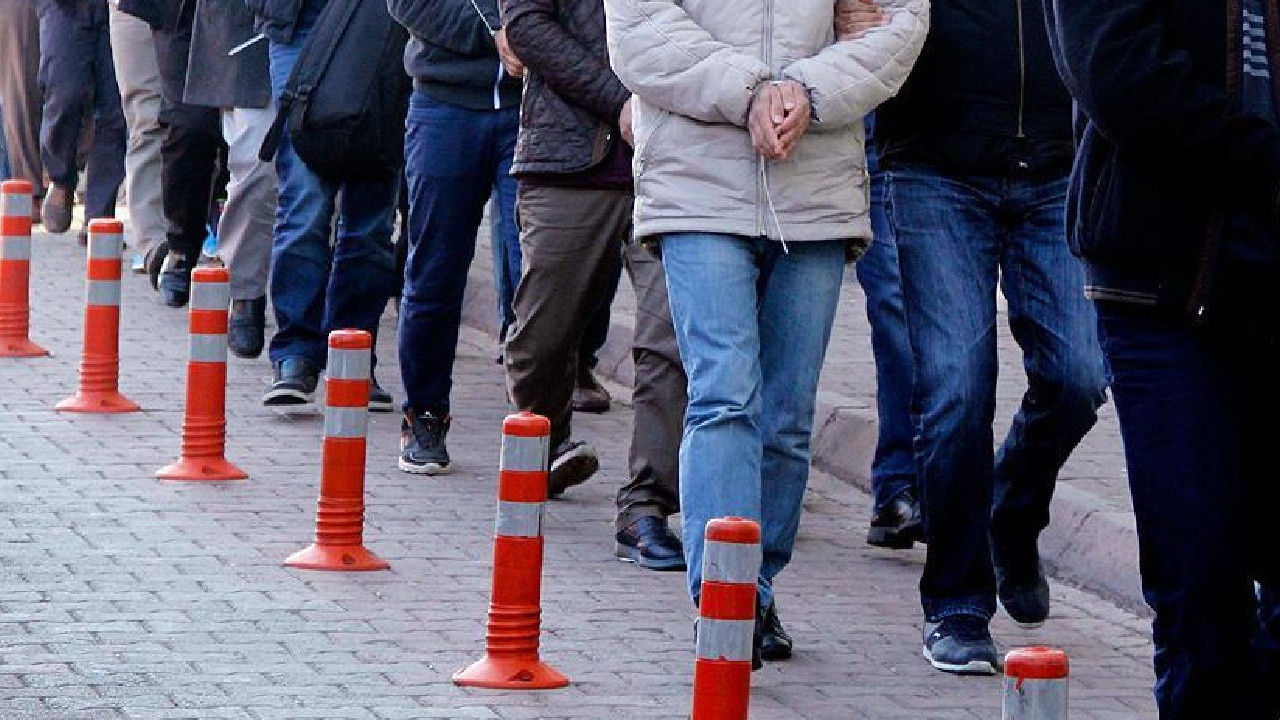 "Masaj salonunda çalışacak bayan masöz" ilanı veren çeteye operasyon