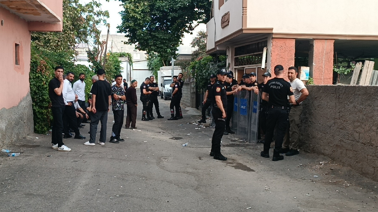 Annesini öldürüp çöpe attı! Polise gidip teslim oldu