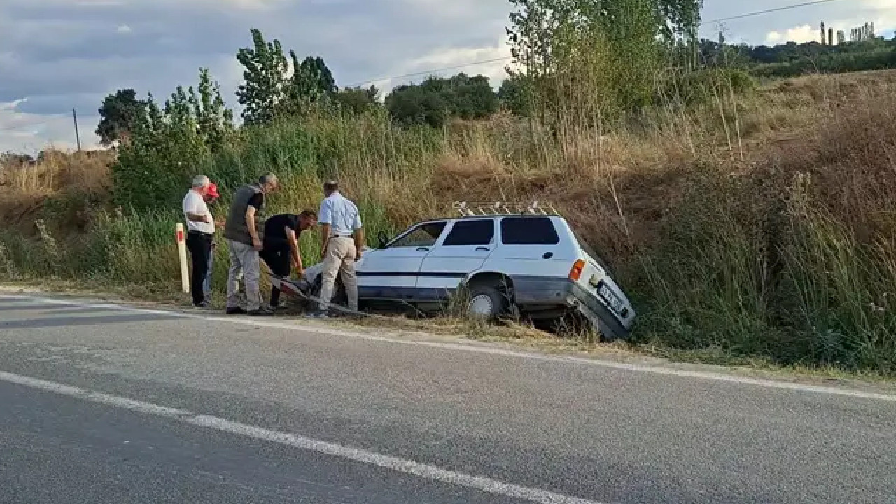 Kütahya’da otomobil şarampole savruldu: Aynı aileden 4 kişi yaralandı