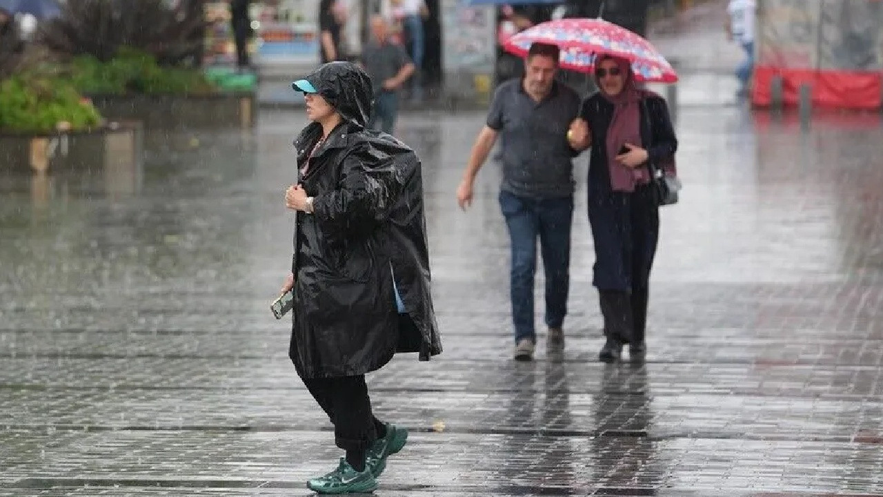 AKOM İstanbul için tarih verdi! Sıcaklık düşecek, sağanak vuracak