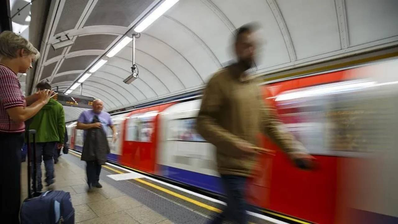 Londra metro istasyonunda dehşet: Saldırıya uğrayan yolcu hayatını kaybetti