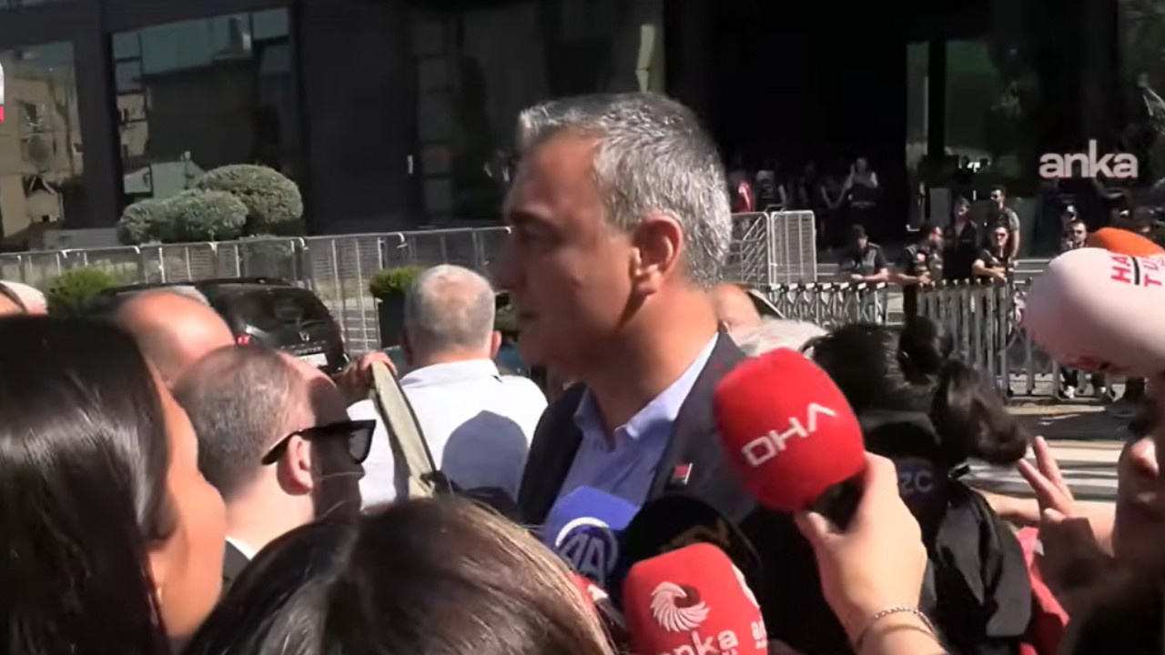 Butlancılar Üsküdar Belediyesi önünde yuhalandı! CHP'li isim kaçtı