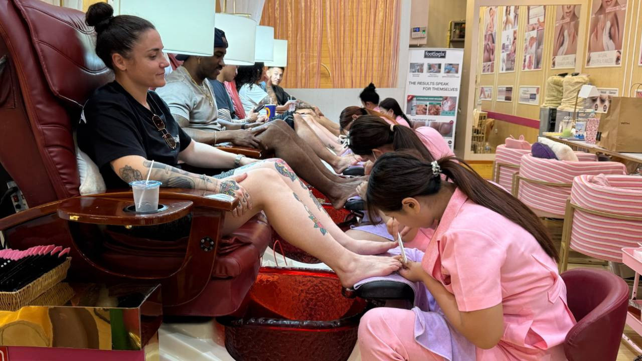 286 günlük deniz görevi bitti! ABD askerleri soluğu manikürcüde aldı