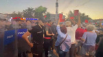 CHP’den AKP’ye geçen Fıçı yuhalandı: Foçalılar kırmızı kart gösterip 'istifa' diye bağırdılar!