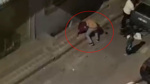 Sokağın ortasında kadını kaldırıma yatırıp yumruklayarak dövdü