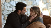 Afra Saraçoğlu diziden ayrıldı! Kenan İmirzalıoğlu ile yaş farkı gündem olmuştu