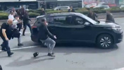 CHP Genel Merkezi önünde aracını kalabalığa sürdü! Kadına çarpıp kaçtı