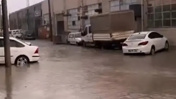 Bursa'yı şiddetli dolu ve sağanak vurdu: Rögarlar taştı, Araçlar mahsur kaldı!