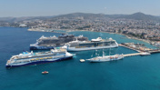 Dördü birden yanaştı, 8 bin turist Kuşadası'na aktı