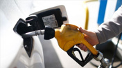 Pompa fiyatları sabit kaldı, petrol ise geriliyor