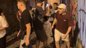 Galata'da Rus turisti dolandırılmaktan vatandaşları kurtardı! Boyacı ile karşılıklı küfürleştiler