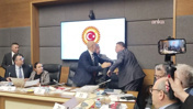 MHP'li vekil masayı yumrukladı İYİ Partili vekilin üzerine yürüdü: Komisyonda 'pislik' gerginliği