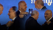 3 Milletvekili ve 7 Belediye Başkanı AKP'ye geçti: Rozetlerini Erdoğan taktı