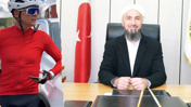 Valiye tayt yasak ama belediye başkanına sarık serbest mi? Karapürçek tek örneği oldu