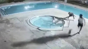 TikTok için yaptıkları saldırı pes dedirtti! Adamın başına tekme atıp kaçtılar