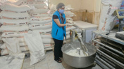 Vatandaşa böcekli un yedireceklerdi! 7 ton yakalandı