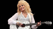 Trump emir verdi Dolly Parton için tüm ülkede bayraklar yarıya indirildi!