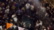 Ünlü rapçinin konserinde ortalık bir anda karıştı! Beyoğlu’nda tekme ve yumruklar havada uçuştu
