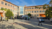 Manisa’da okul önünde silahlı saldırı, öğrenciler yaralandı: İzmir Barosu’ndan sert tepki geldi