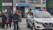 Okul çevresinde panik: Silahı çocuklara saklattı