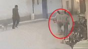 76 yaşındaki adama korku dolu anlar yaşattı: Elindeki testereyle yaşlı adamı kovaladı! O anlar kamerada