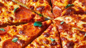 Ünlü pizzacı şubelerini tek tek kapatıyor! Her yerde vardı
